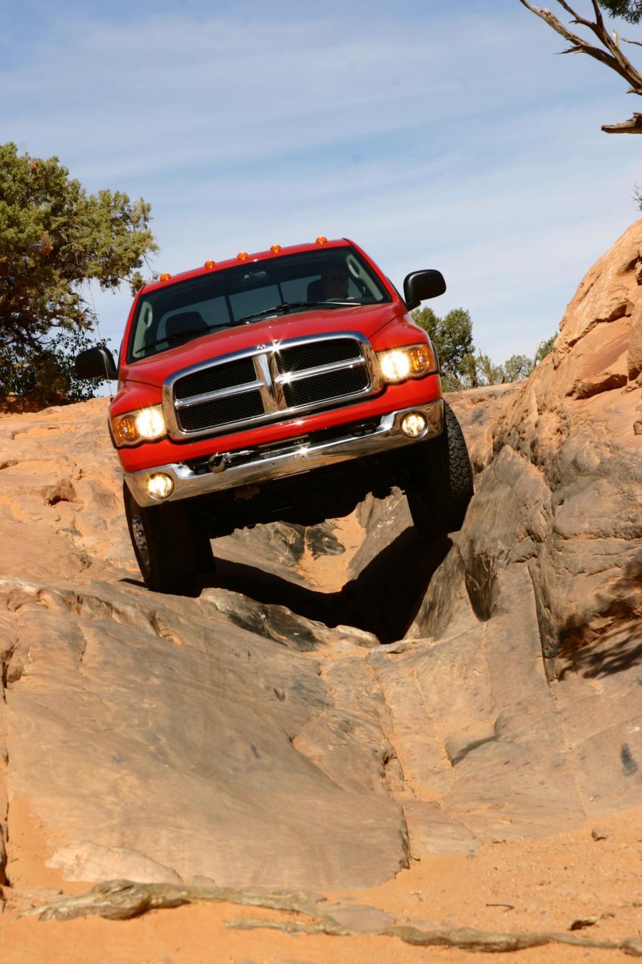  Dodge Ram Power Wagon Quad Cab 2005 года  (фото 28 из 61)